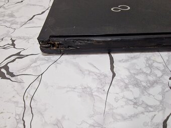 Notebook Fujitsu Lifebook E5440M - 2