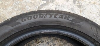 Goodyear 215/50 R18 - 2