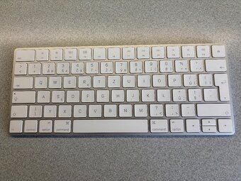 Apple Magic Keyboard (model A1644) - 2