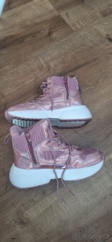 Dívčí/dámská obuv - 2