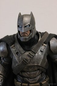 Batman socha - Sideshow Armored Batman statue - 2