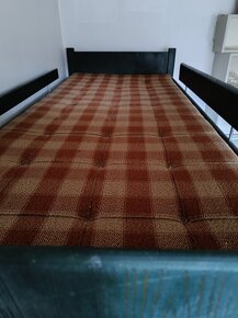 Patrová dřevěná postel - 2