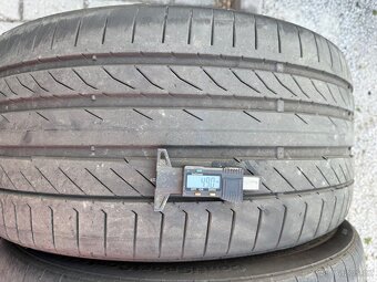 Continental 275/35R21 - 2