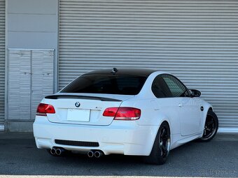 BMW E92 M3 - Manuál - 2