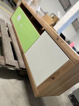 Prodám velký tv stolek, š 193 cm x hloubka 50 cm x výška 56 - 2