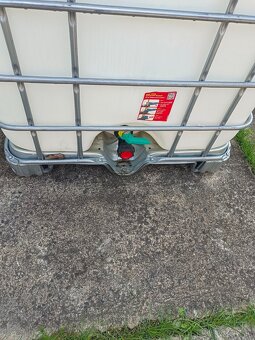 Nádrž 1000Ltr. IBC kontejner v pozinkované kleci 2600Kč - 2