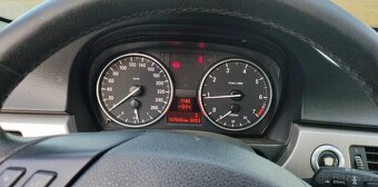 BMW 318i 2009 - 2