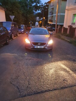Volvo V40 D3 MOMENTUM 110kW - na opravu / ND - 2