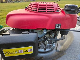 Funkční motor ze sekačky Honda HRG536C8 - 2