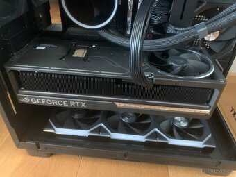 ASUS ROG ASTRAL GeForce RTX 5080 O16G GAMING - 2