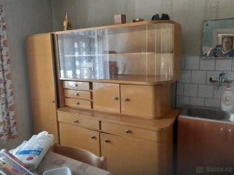 Starožitný kredenc - 2