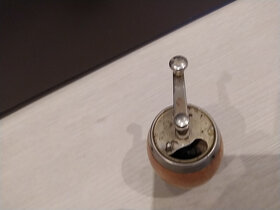 Mlynek strozitny dreveny - 2