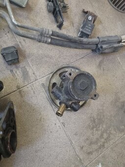 Peugeot 306 3.dveřová verze pr.dveře,díly 1,6 - 2