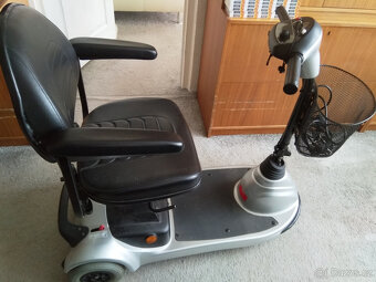 Elektrovozík pro seniory, invalidy, málo jetý nabíjený stále - 2