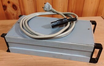 Stabilizovaný zdroj 5V= - 2