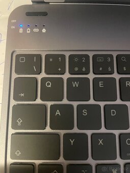 Pouzdro s klávesnicí pro Ipad 10,9 - 2