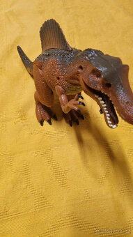 Dinosaurus 1 - 2