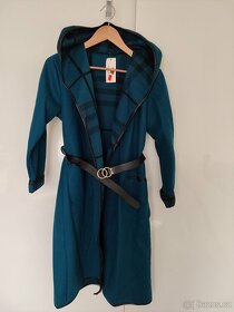 Italsky kabát s kapucí a páskem- Nový - 2