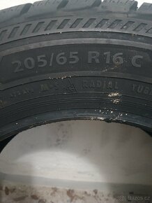 Prodám dvě zimní pneumatiky Barum 205/65R16C - 2