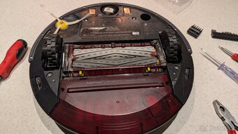 iRobot Roomba 960 (nova baterie a nove pneu) - 2