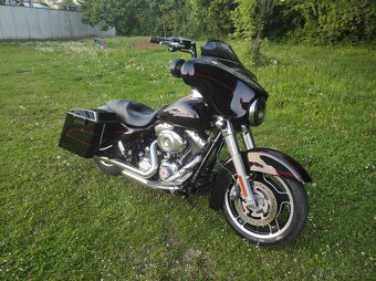 HARLEY DAVIDSON FLHX Street Glide - 2