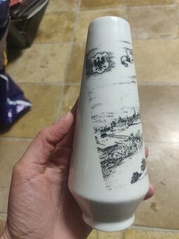 Malá porcelánová váza - 2