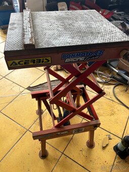 Servisní stojan na motorky - 2