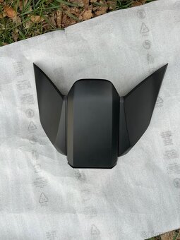 Honda ADV350 středový plast (77150-K2L-D00) - 2