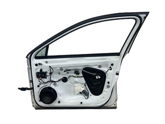 Pravé přední dveře bílá metalíza LC9A VW Passat B8 2016 - 2