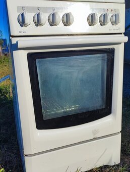 Plně funkční elektrický sporák za basu piv - 2