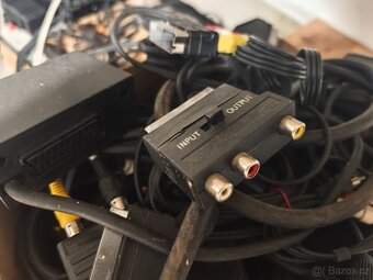 Krabice Scart kabelů, rozbočovače, redukce na cinch - 2