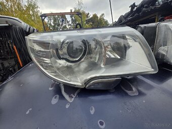 ŠKODA SUPERB 2 PŘEDNÍ SVĚTLA XENONY - 2