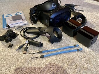 HTC Vive Cosmos Elite - 2