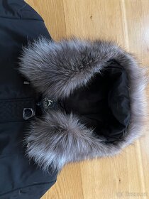 Dámský černý zimní kabát s kapucí - 2