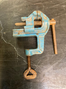 Svěrák stolní malý 400 kč - 2