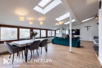 Prodej atypického podkrovního bytu 260 m² v Praze - Vinohrad - 2