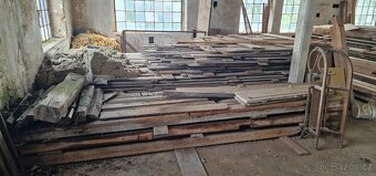 Dřevo různých rozměrů - 2