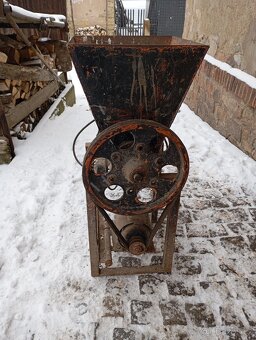 Mačkadlo na brambory. - 2