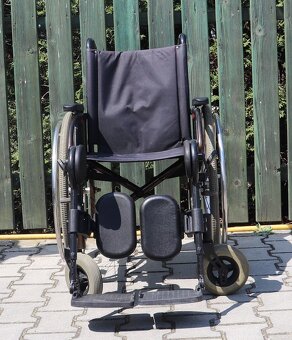 019-Mechanický invalidní vozík Meyra. - 2