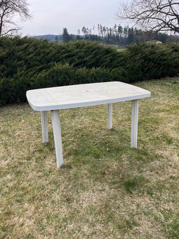 Velký plastový stůl - 2