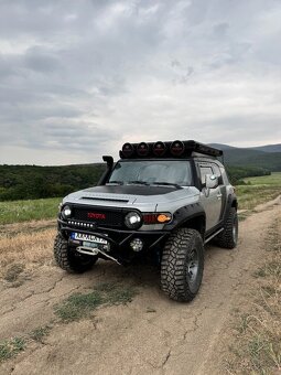 Toyota fj cruiser - 2