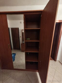 Šatní skříň - 2