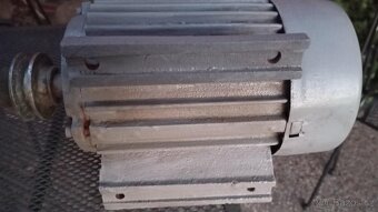 motor 3f Elprom 220/380V/2,2kW/2840ot./min patkový - 2
