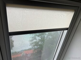 Stínící rolety béžové 4ks na střešní okna VELUX - 2