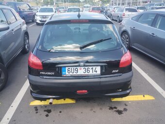 Peugeot 206 1,4 55kw - STK ještě rok - 2