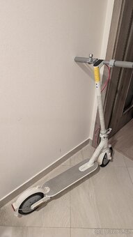 2 Xiaomi Mi Electric Scooter 3 Lite White A - 2