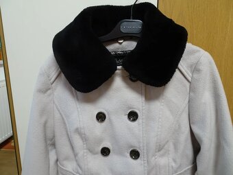 Krásný krémový kabát vel. S - 2