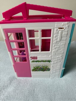 Skládací a přenosný domeček Barbie - 2
