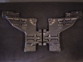 AUDI Q5 2008-2012 8R0 držáky svetlometov/bixenonov- spodní - 2