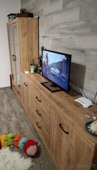 Prodám příborníky a vitrínu - 2